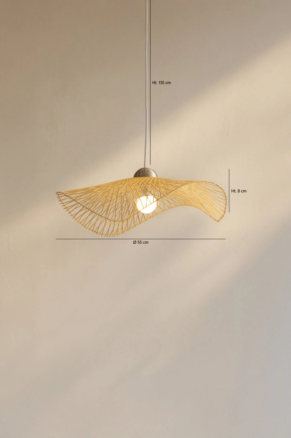 Suspension Caravelle installée au-dessus d'une table à manger