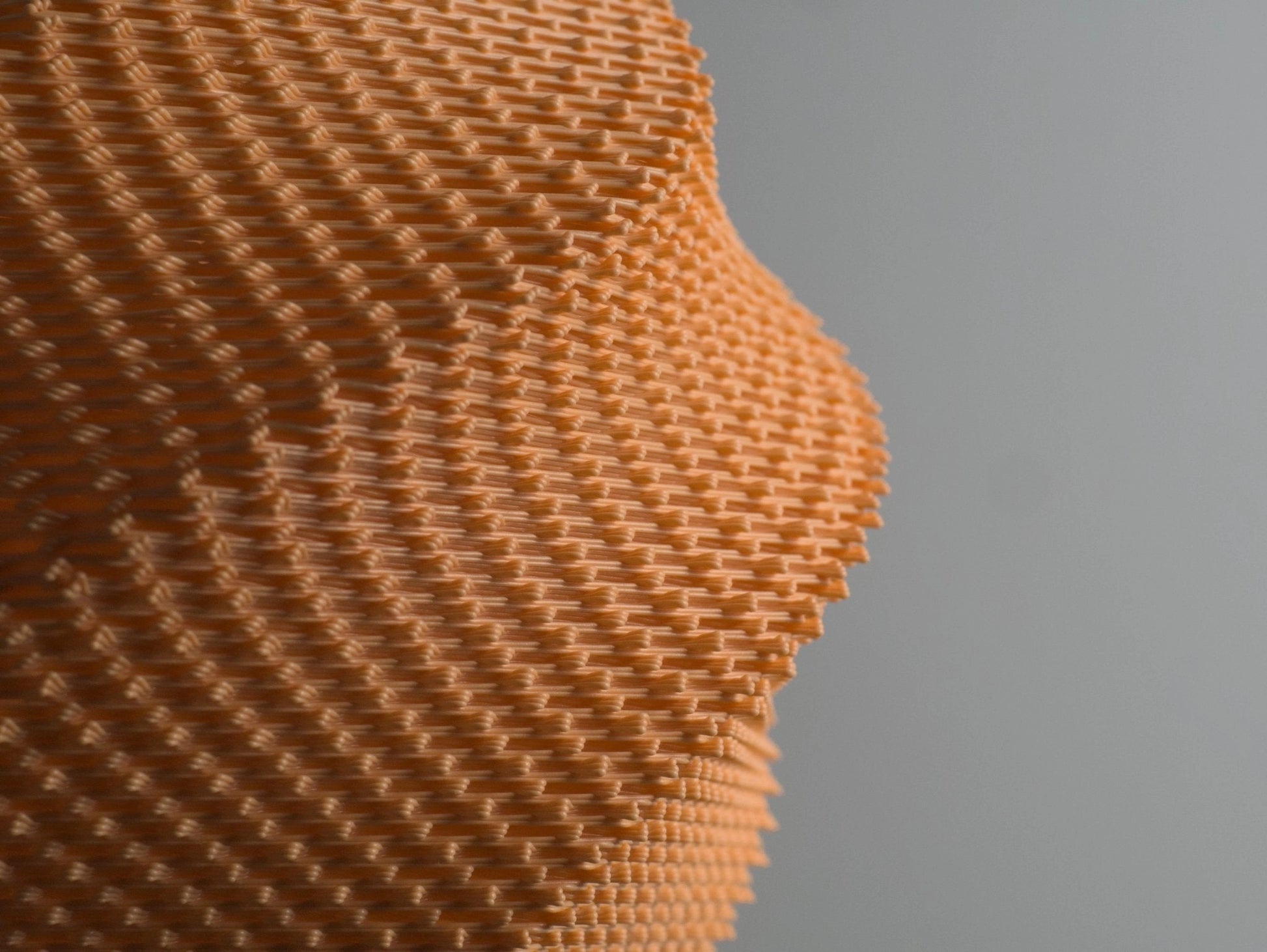 Détail des lignes asymétriques de l'abat-jour Wave M