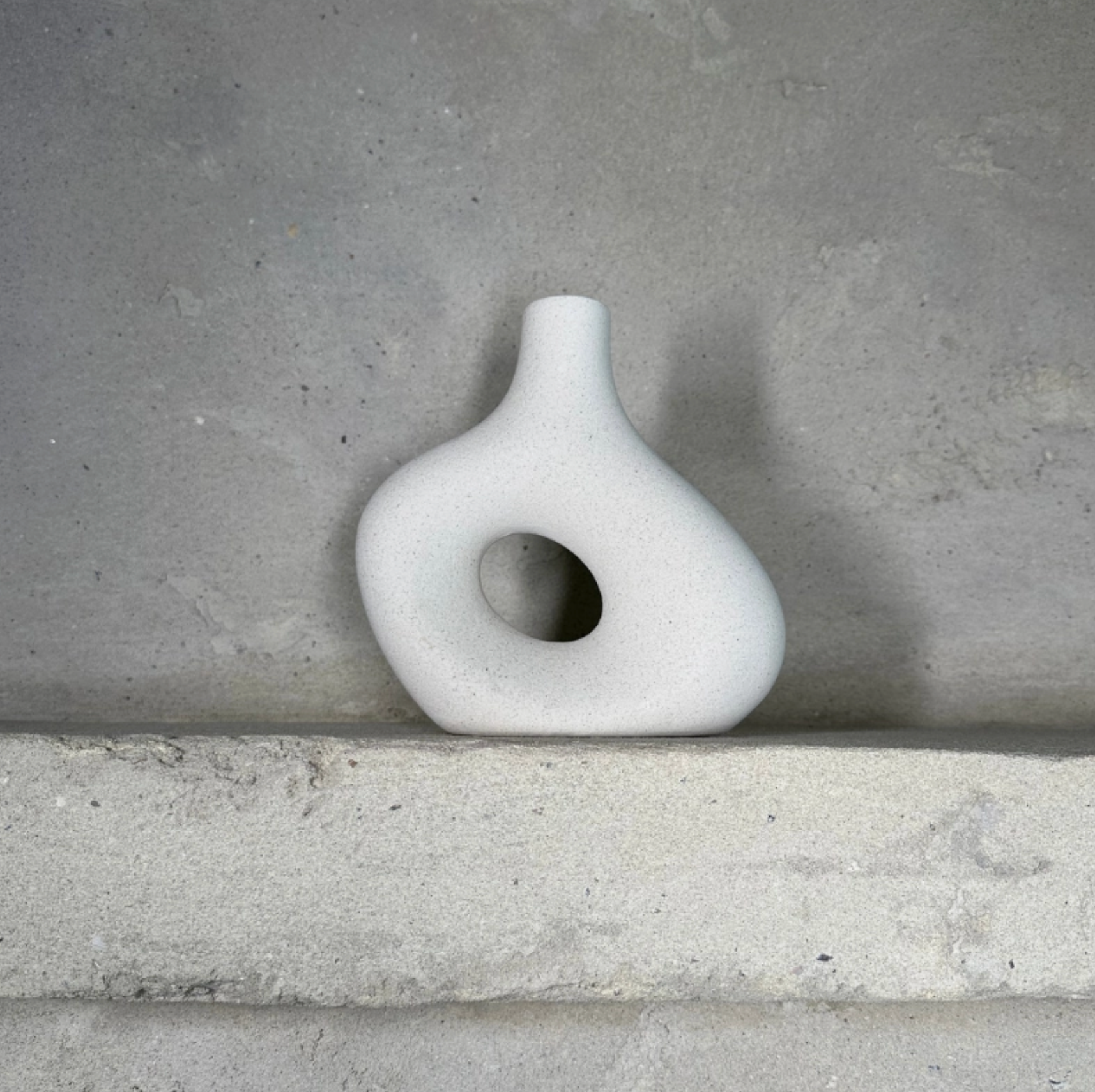 Vase Luna en céramique, finition mate minimaliste