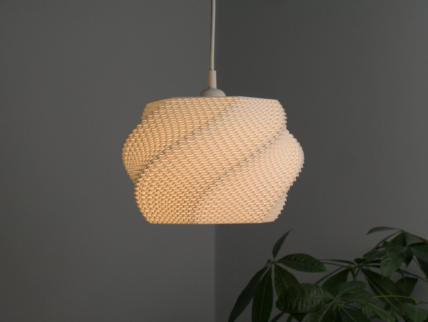 Abat-jour Wave M au design ondulé, suspension organique