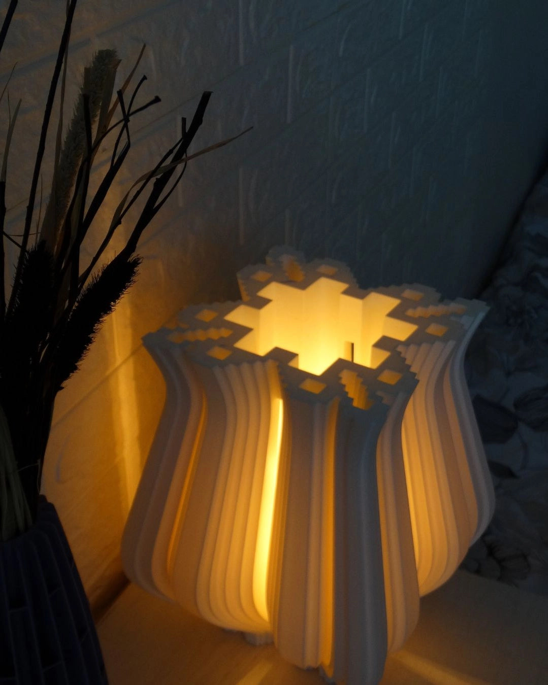 Lampe de table Tuluma vue de profil